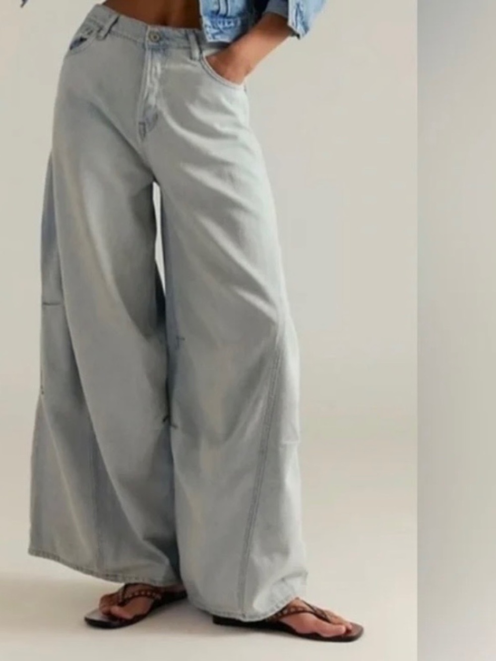 FREE PEOPLE WE THE FREE WESTWARD DEMI WIDE LEG BARREL light  JEANS Sz 24” W x 29